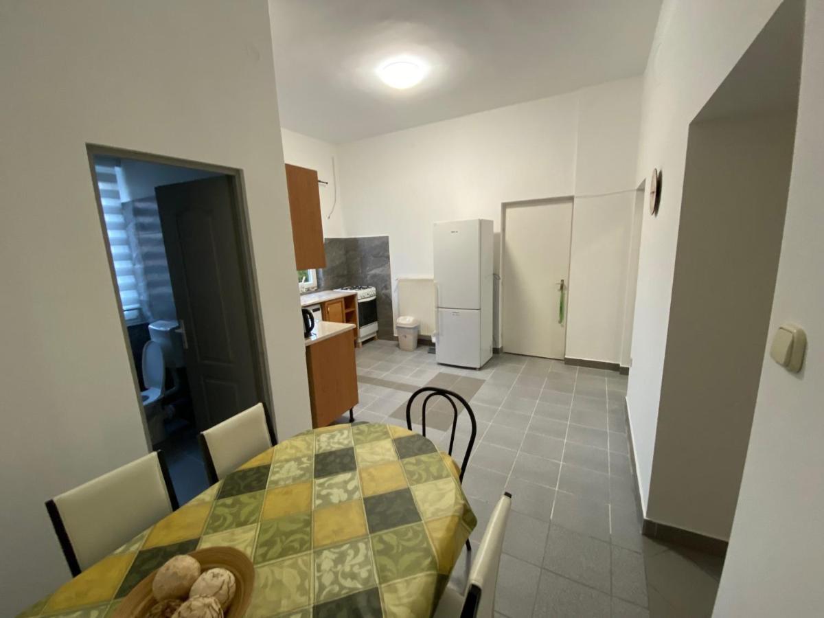 Tocc Apartman Gyal Экстерьер фото
