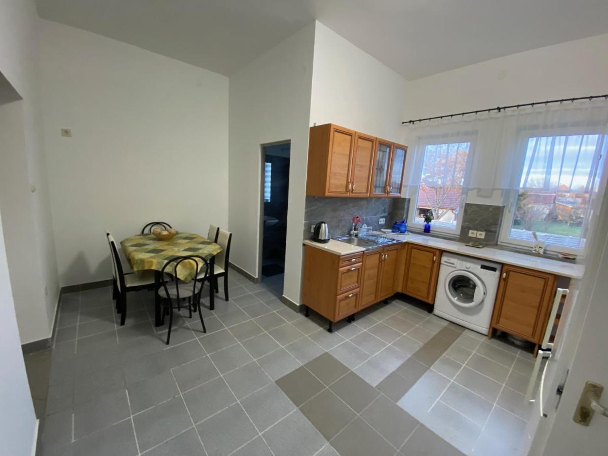 Tocc Apartman Gyal Экстерьер фото