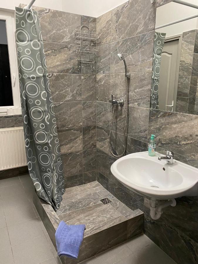 Tocc Apartman Gyal Экстерьер фото