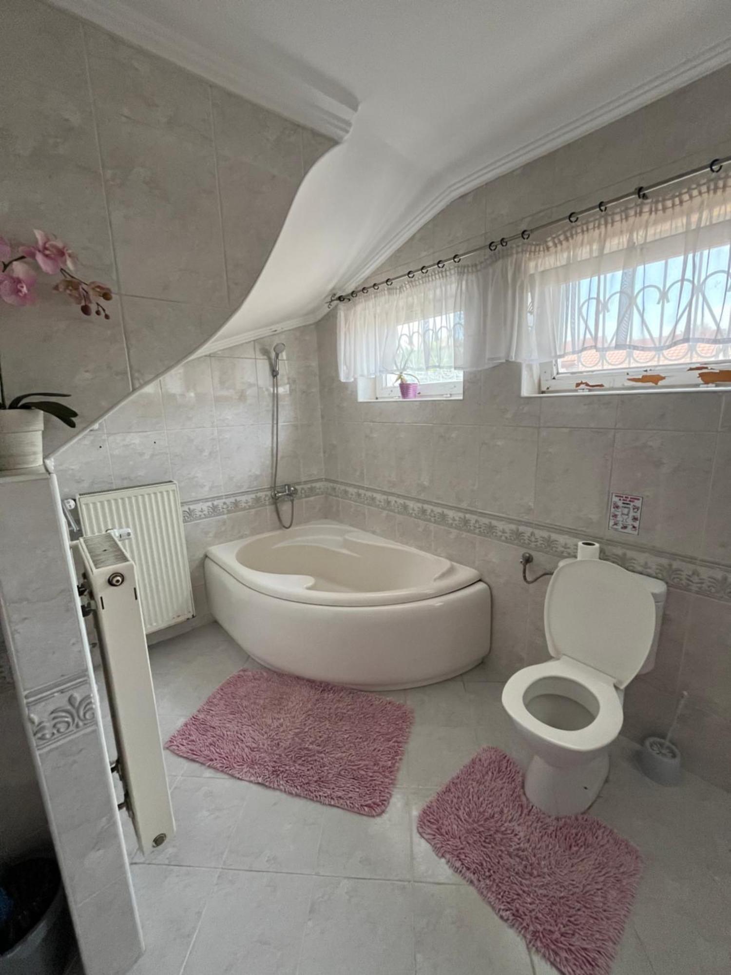 Tocc Apartman Gyal Экстерьер фото