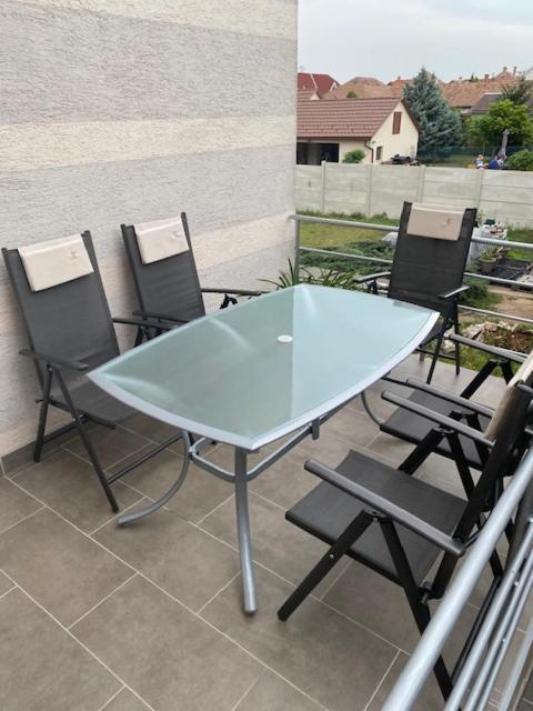 Tocc Apartman Gyal Экстерьер фото